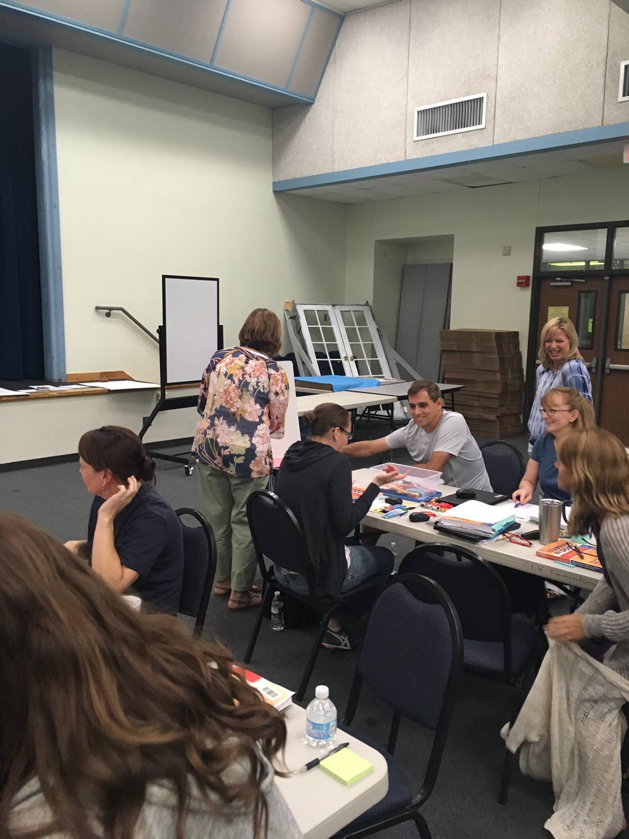 DrTiffanySpicer's tweet photo. @LeanderHS @LeanderISD #Endurance #ActionResearch #LearningvsTeaching Love the learning taking place. #LionPride https://t.co/gGU3Xla7p8