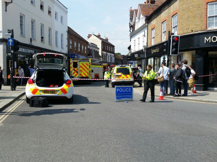 #henley Bell Street closed due to chemical leak in WHSmiths. Shops and Pub evacuated. Normal service will resume...