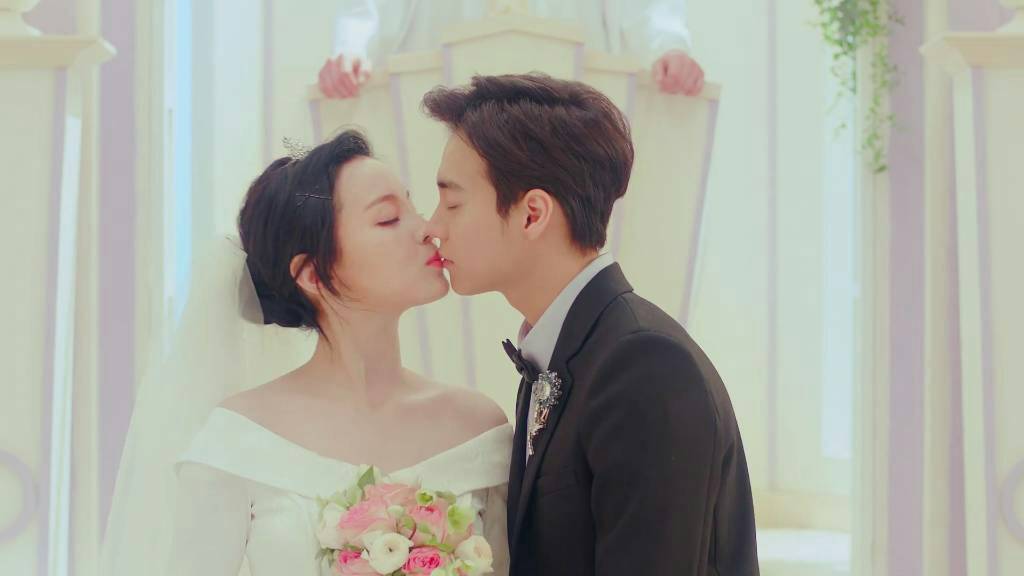 jaewone94_'s tweet photo. Night kiss/? https://t.co/zfMZ9lMO95