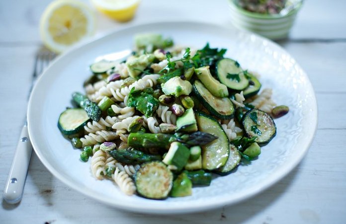 bellalifeuk's tweet photo. A fresh pasta dish that's perfect for summer-y nights @NaturallySassy_ https://t.co/rtTy2iC9d7 https://t.co/SMzRRffrA1