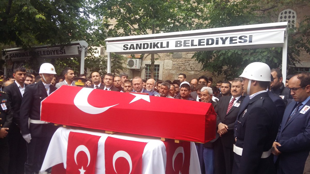 Afyon Sandıklı da Şehit Polis kardeşimiz Yaşar Özmen kardeşimizi dualar ile son yolculuğuna ugurluyoruz.