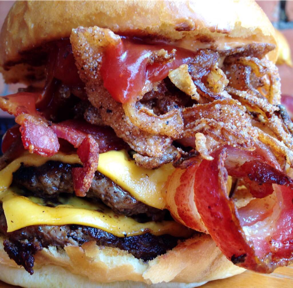 WIN LUNCH FOR YOU &amp; 3 MATES!

4 Burgers, Fries &amp; a drink - ON US.

RT to Win - Winner at Midday Tomorrow!

Go go go.