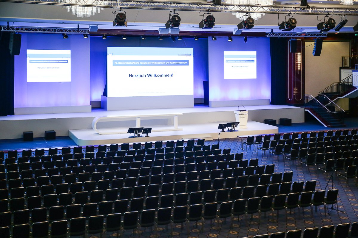 BVRPresse's tweet photo. Gleich geht sie los die 72. Bankwirtschaftliche Tagung des BVR #BWT16 https://t.co/2QbhP4EgHJ
