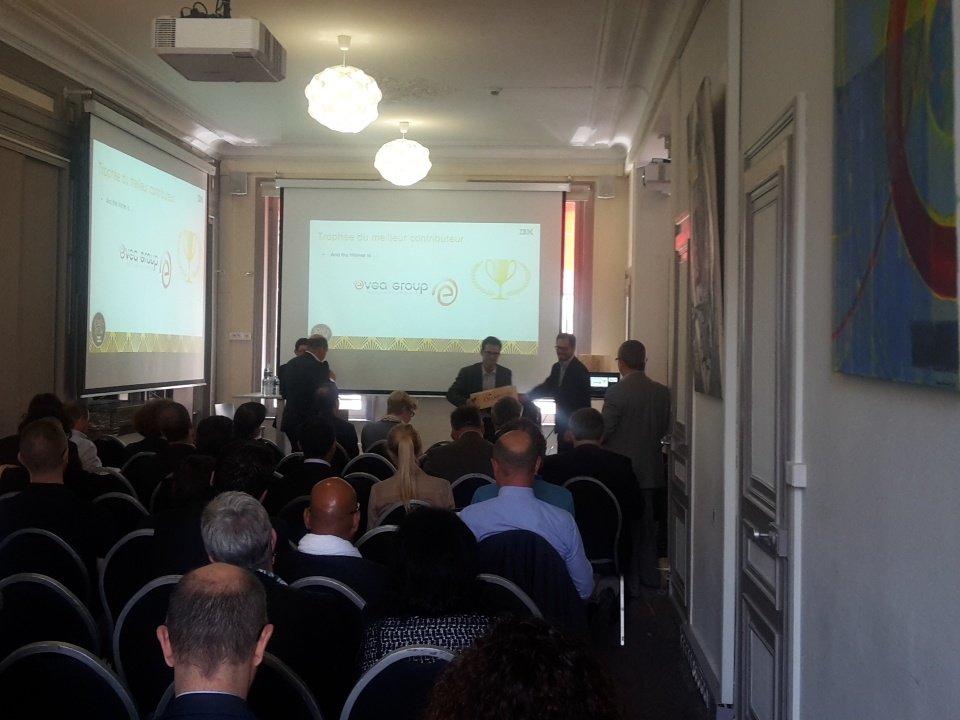 Muriel_Boujard's tweet image. #Ibmbproadshow trophée du meilleur contributeur région Nord et Est @Evea_Group @Julie_Trinh @RaphaelDUCASSE2 #BRAVO