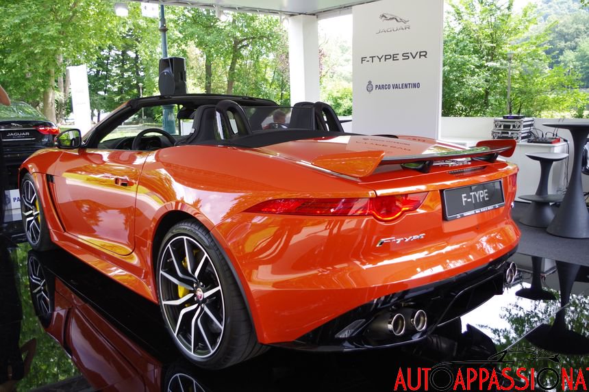 auto_app's tweet image. .@Jaguar presente al #SaloneAutoTorino con la #F_Type SVR e la più grande #FPace