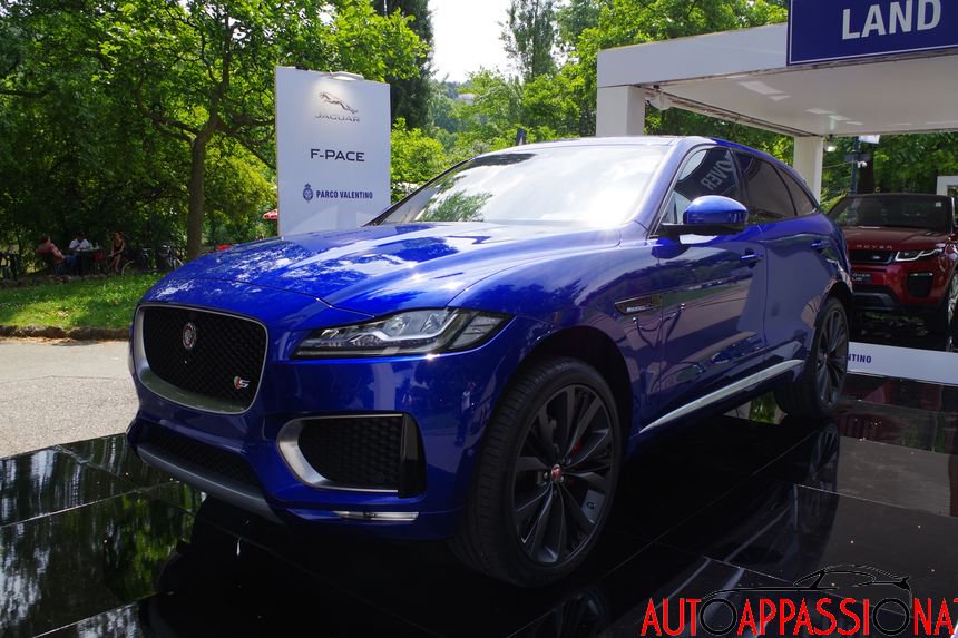 auto_app's tweet image. .@Jaguar presente al #SaloneAutoTorino con la #F_Type SVR e la più grande #FPace