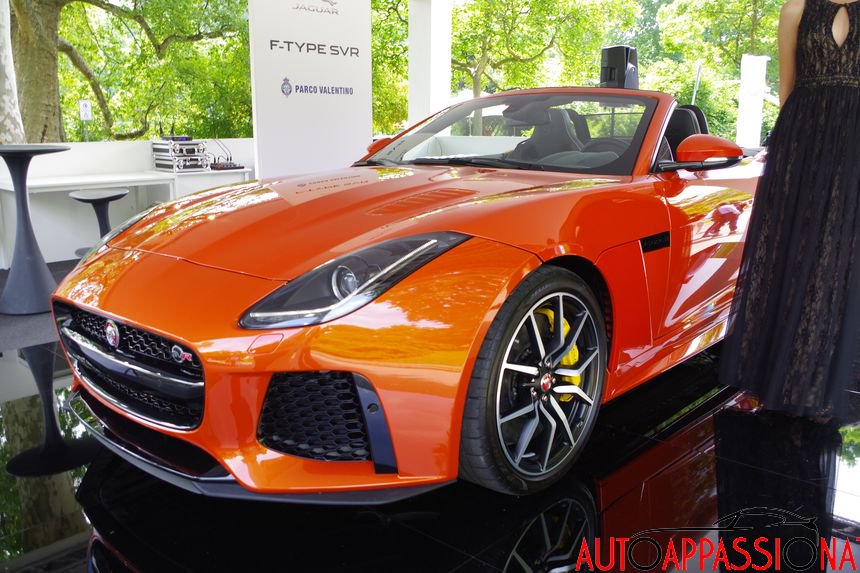 auto_app's tweet image. .@Jaguar presente al #SaloneAutoTorino con la #F_Type SVR e la più grande #FPace