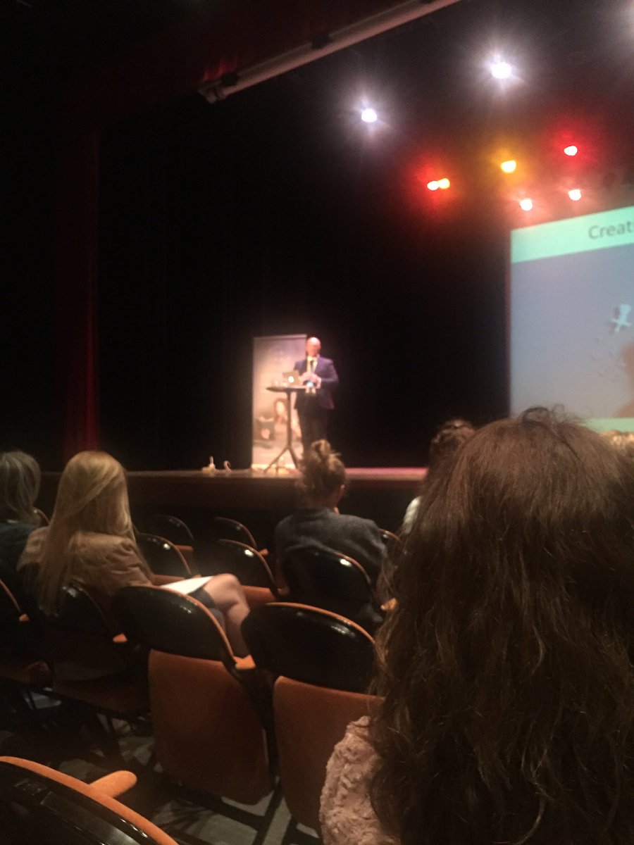 #inspiratiedag van <a href="/CultuurClick/">CultuurClick</a> en @VRIJDAGCCG. Mooie woorden van @TonSchroor over belang cultuuronderwijs in #po