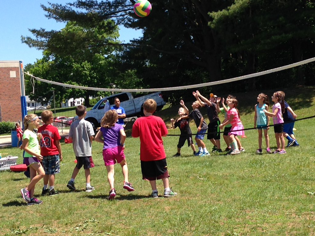 JJISPrincipal's tweet photo. Yesterday was perfect weather for the 3rd &amp; 4th grade field day! Parents were so helpful. Thanks &amp; enjoy summer. https://t.co/2KGNNyTh8w