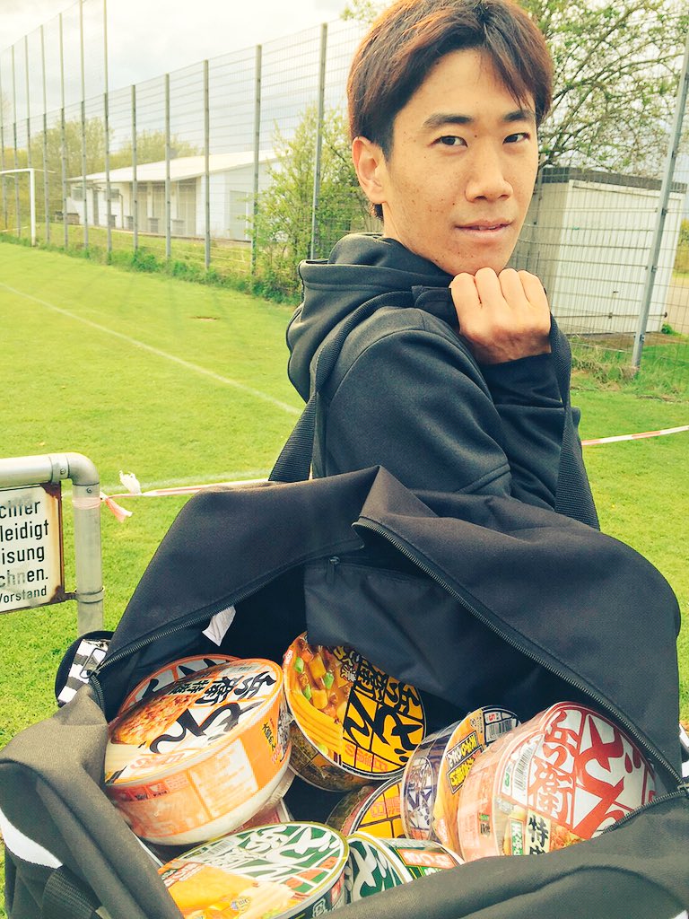 Shinji Kagawa 香川真司さんのツイート ドイツでのどん兵衛との思い出 どん兵衛と練習 Sk 香川真司 どん兵衛 うどん狂