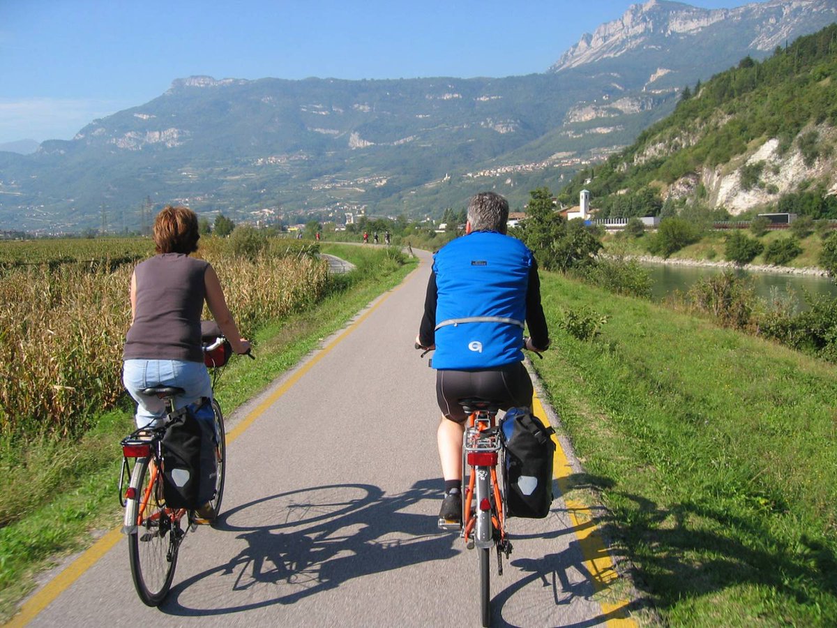 Dieci motivi per #pedalare da #Bolzano a #Venezia su uno dei più bei percorsi italiani bit.ly/1svRU4J