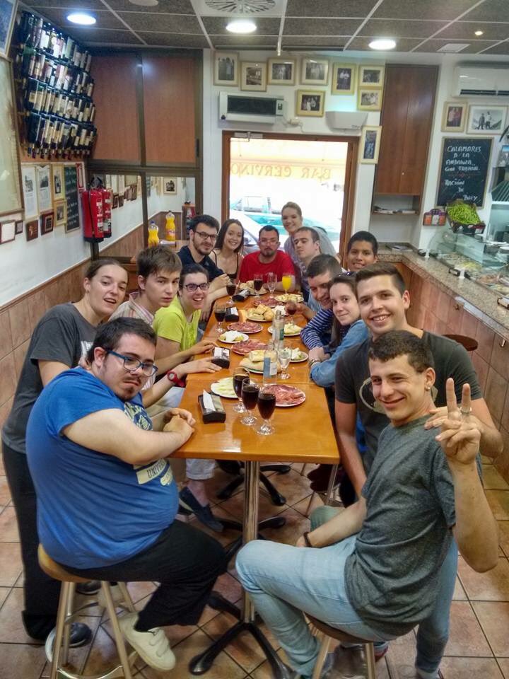 barcervino's tweet photo. Los chicos de @AutismoAragon disfrutando de nuestras tapas!! Gracias!!! https://t.co/9qY5LVqITU