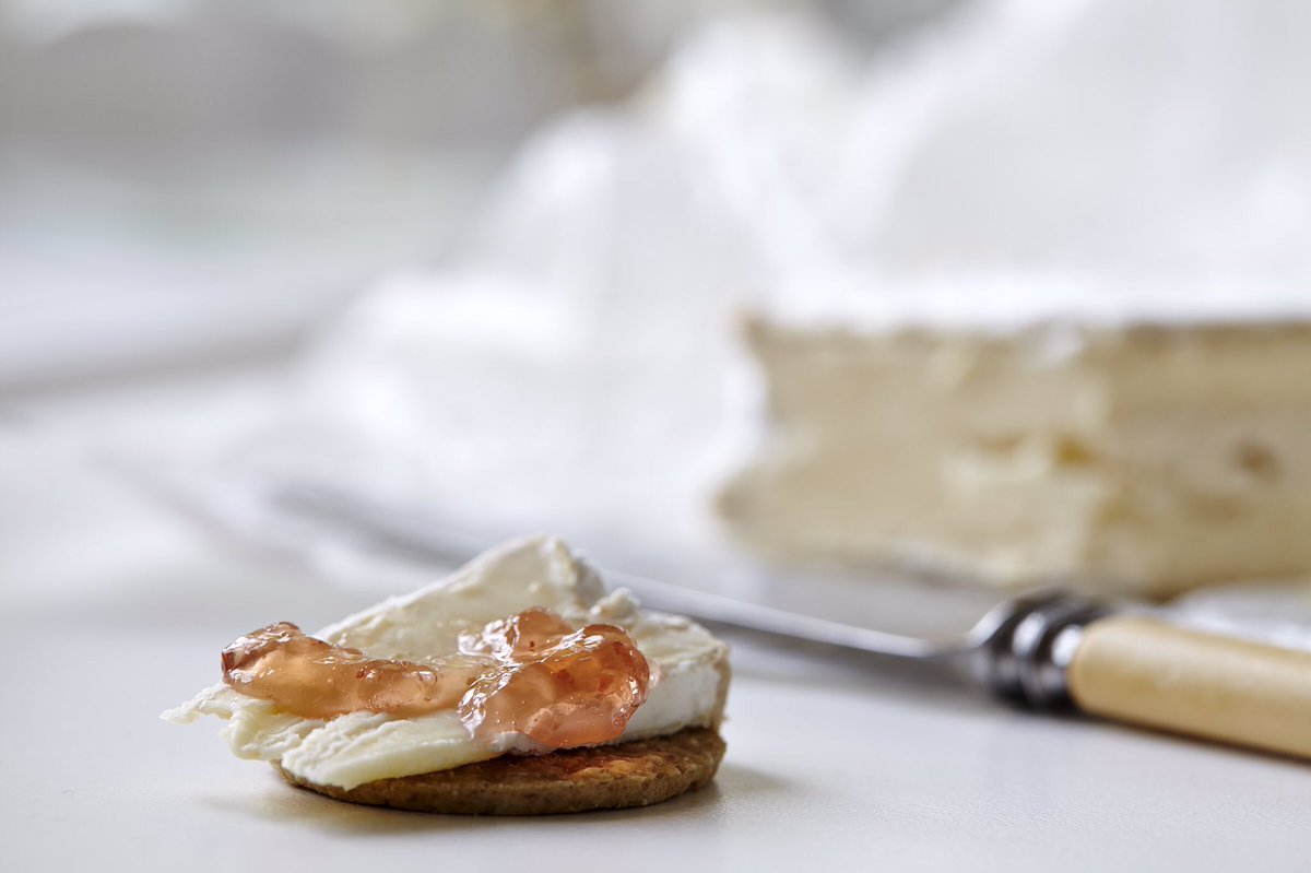 _katherineheath's tweet image. Camembert and rose petal jelly!!! Thank you @cheesology @FloRoadMarket #food #foodcombinations #cheese #marketmeals