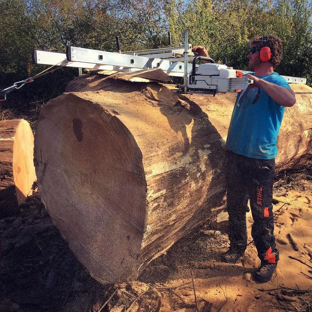 Nearly on tiptoes for this massive oak. #blaiseintrees #alaskanmill #chainsawmill #stihl #… instagram.com/p/BGZJ-DJQmBw/