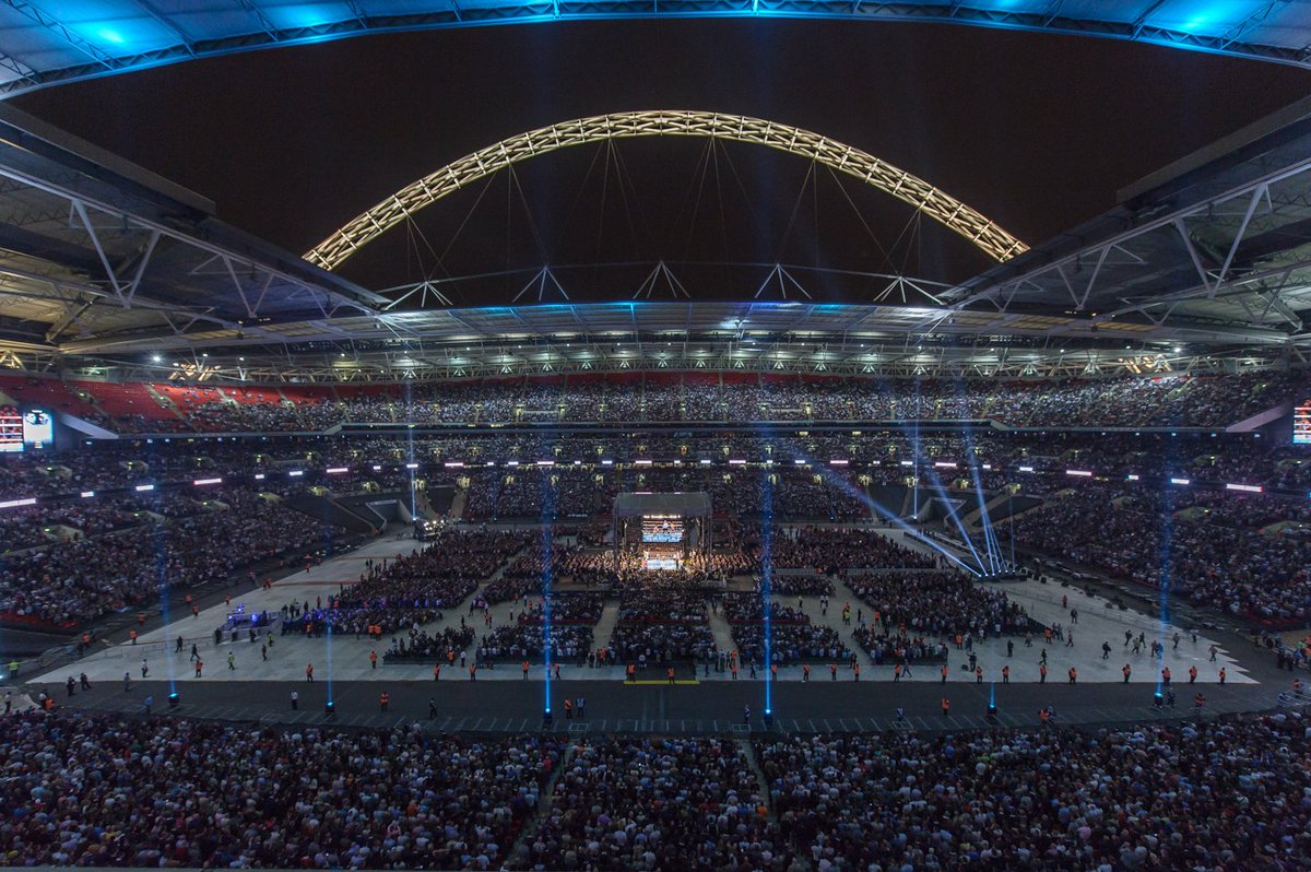 Wembley arena. Уэмбли Арена. Уэмбли бокс. Бокс стадион. Бокс на футбольном стадионе.