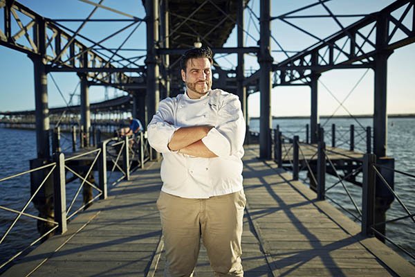 Aún estás a tiempo de probar la cocina del chef onubense Xanty Elías en <a href="/thetableby/">The Table By</a> 🍽  revistahsm.com/acanthum-el-ul…