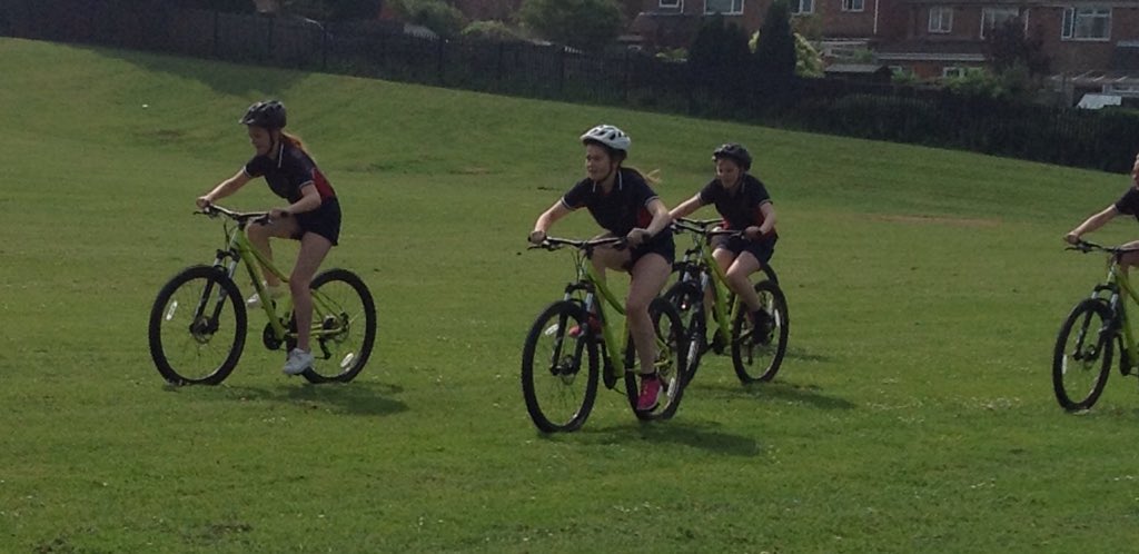 Thanks <a href="/BritishCycling/">British Cycling</a> great day of coaching for the girls. Maybe a future Lizzie Armistead in there. #southfieldpe