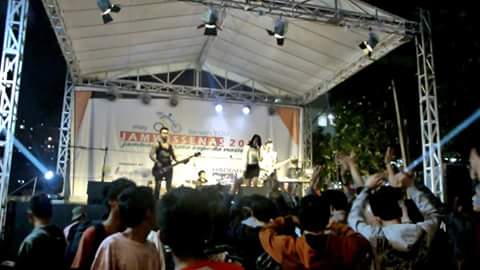 Keseruan perform V'Band <a href="/Bandung/">ؘ</a>.. See u Bandung... Warga Bandung luar biasa...