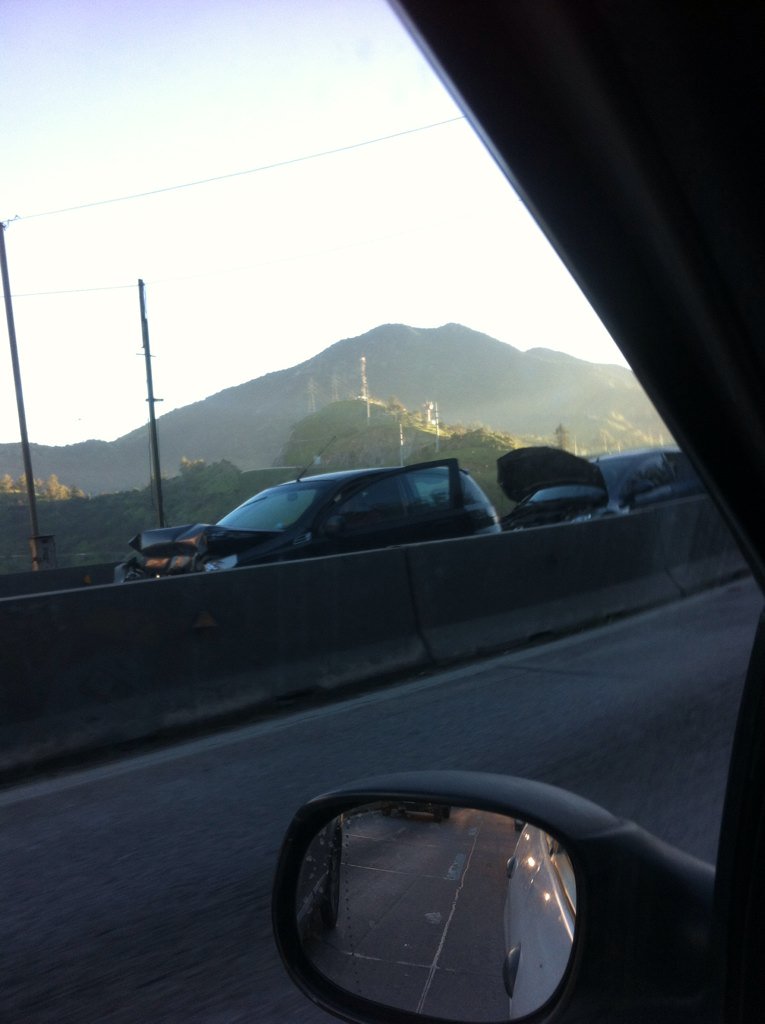edwarcortes38's tweet photo. @radiocarab accidente bajada la pirámide , que ustedes informan https://t.co/9fY0TynFeY
