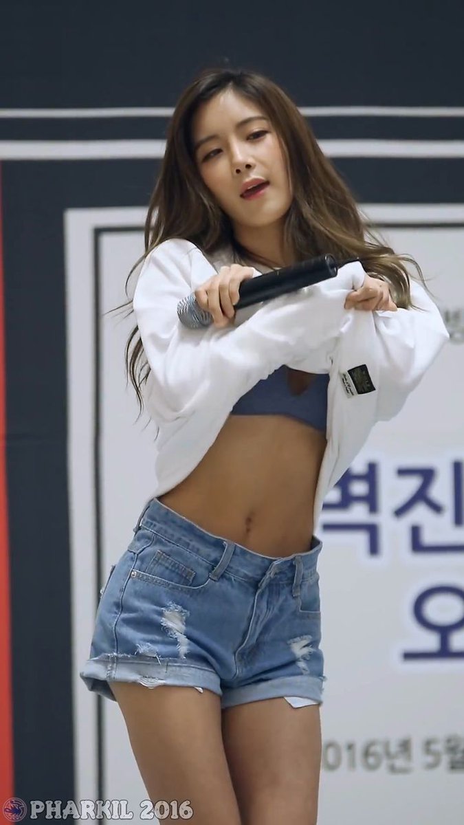 こんつぃ K Popは振付でブラまで見せてくれるんだぞ J Popも見習え 笑 T Co Ww0wmjhjsg Twitter