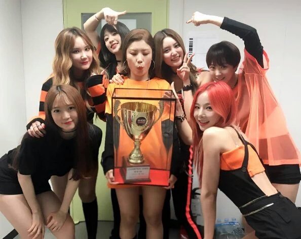 H92NI's tweet photo. ( 📷 ) L.I.E's 1ST WIN! https://t.co/XhFTQXEwrH