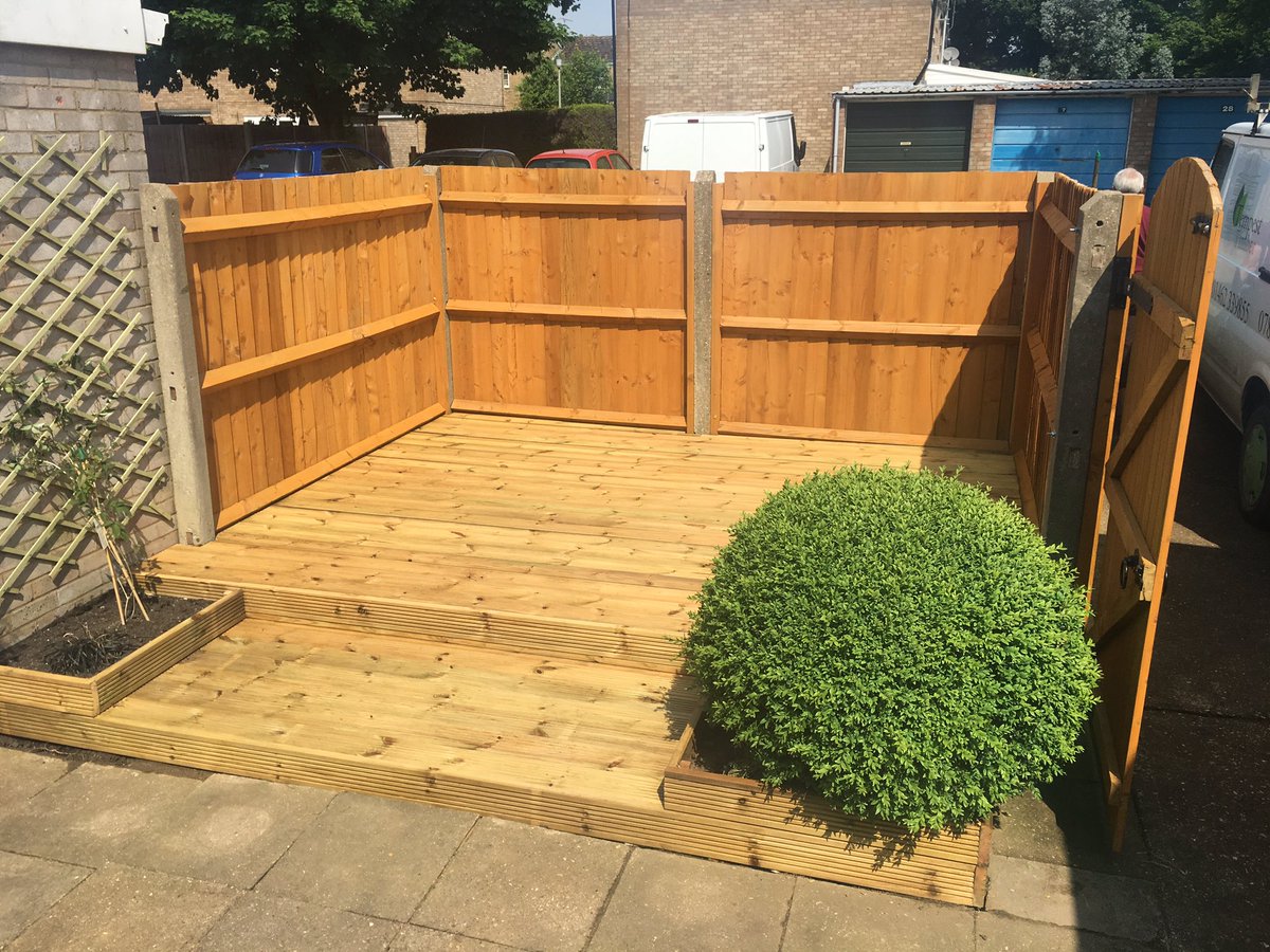 tempest_timber's tweet photo. Some decking done today #decking #carpentry #Hertfordshire #Stevenage #sunshine materials supplied by @hertstimber https://t.co/fFGDqKKeSG