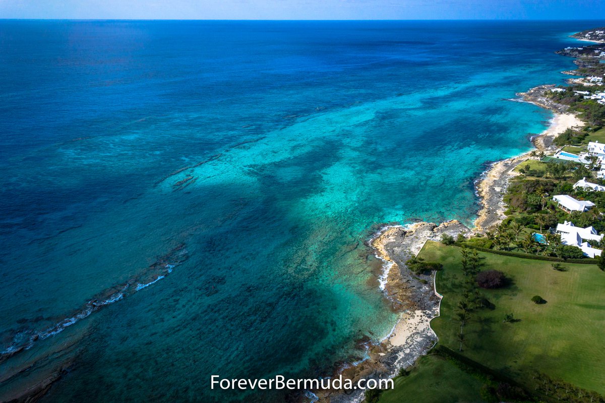ForeverBermuda's tweet photo. Happy Hump Day and a spectacular view of the Bermuda coastline. #BermudaAerialMedia #Above #Travel https://t.co/VVRft78mWn
