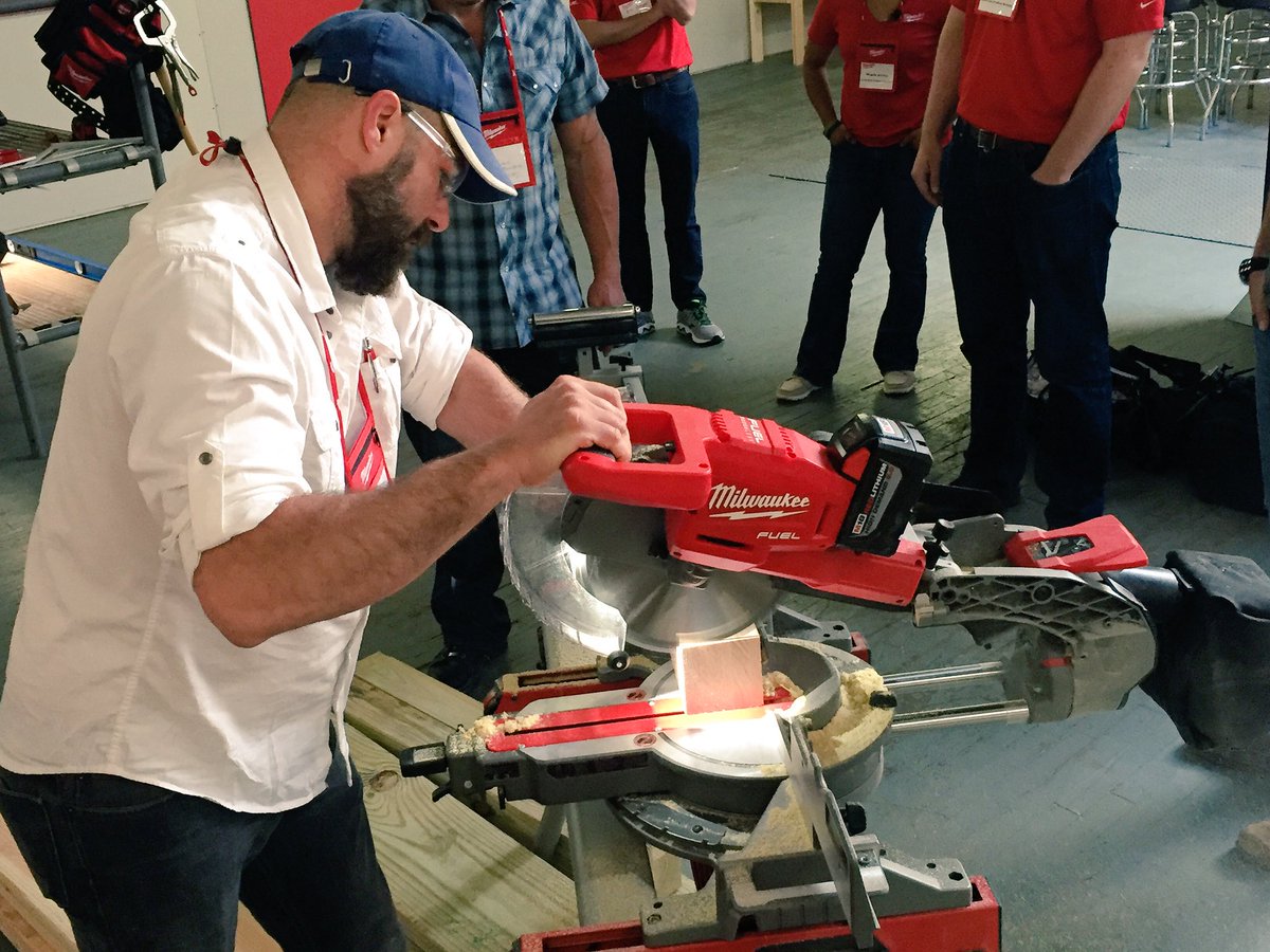 The M18 FUEL™ Sliding Miter Saw slices through an oak 4x4 like a hot knife through butter. #nps16 - @DerdIsTheWord