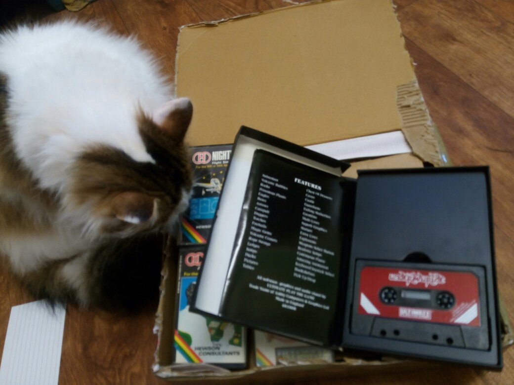 GigerPunk's tweet photo. I think Mousecow is intrigued by Underwurlde's shiny inlay and early SEO style features list. https://t.co/QAgXmIfYdW