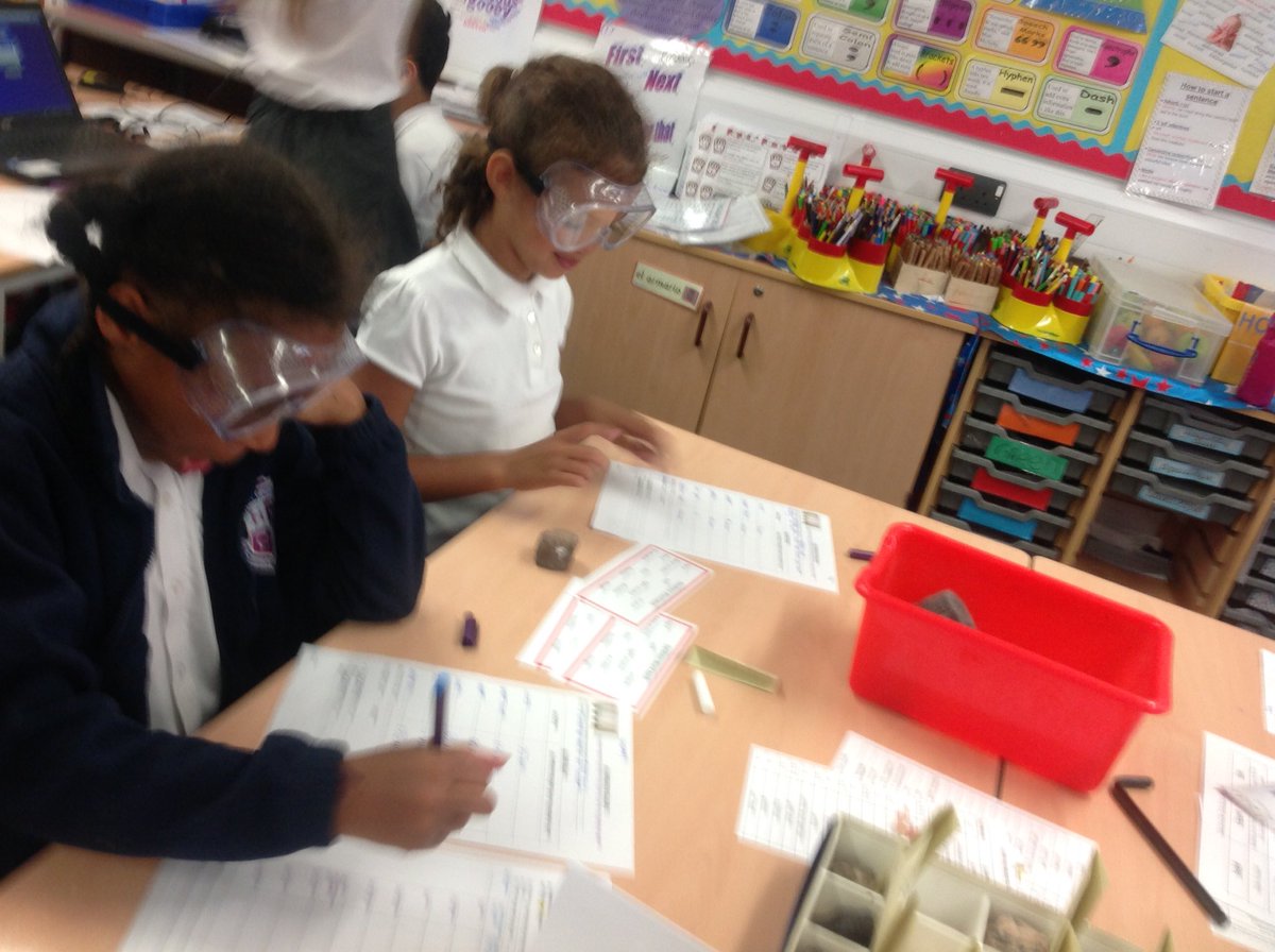 HOCS_KS2's tweet photo. Year 5 busy investigating properties of some materials, incl, absorbency, hardness and electrical conductivity. https://t.co/s0tKcgdusw