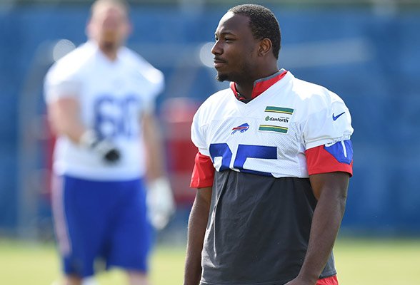 BuffaloBills's tweet photo. Shady sits out?
Gilmore's return?
Rookie RB looking good?
All the news from #BillsOTAs: https://t.co/Rd2jhS5BJO https://t.co/Rx5YHCpC4T