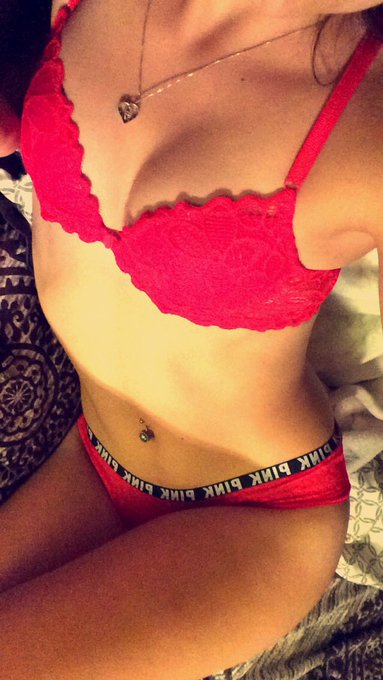 Red 😍😍😍 https://t.co/9cYgZEPcX9