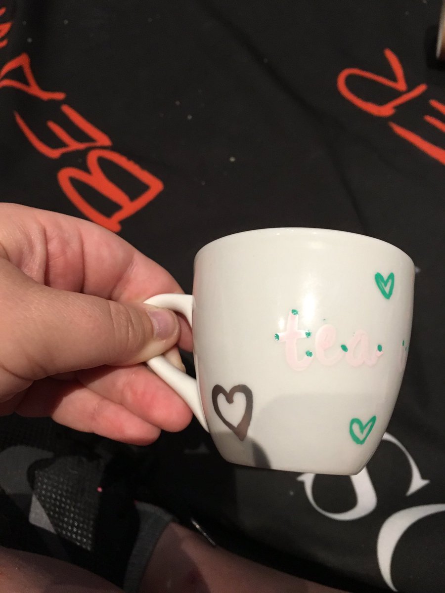 ayestephx's tweet photo. My tea cup 🙂 #teawithbea #RevivalTourCharlotte https://t.co/OAo4HE2637