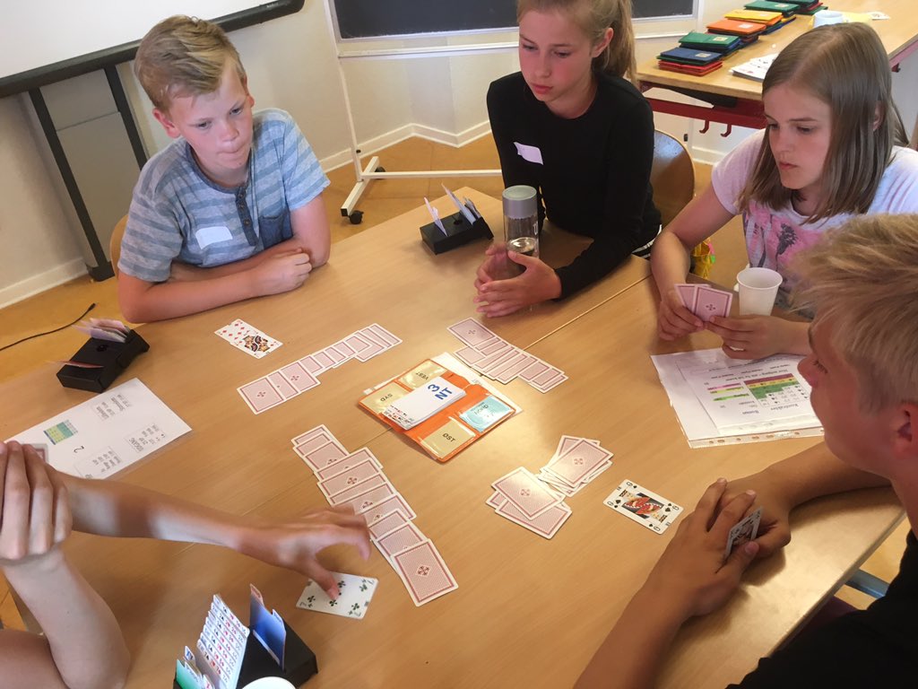 Dansk Skolebridge tweet media