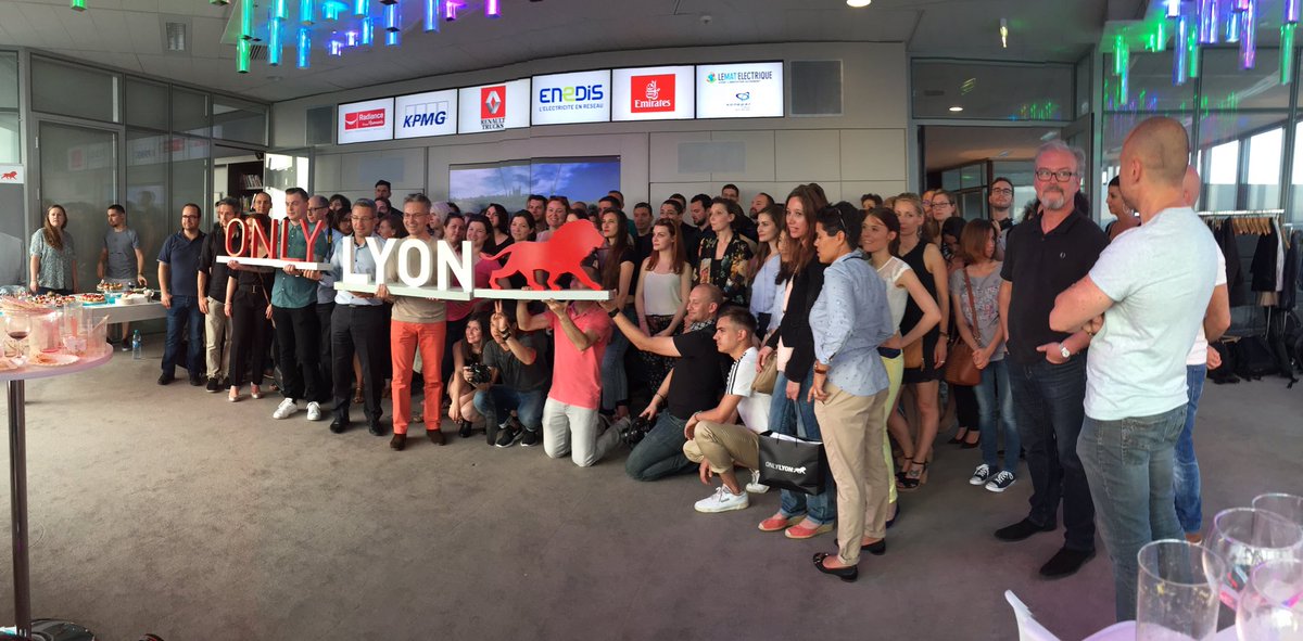 OnlyLyon's tweet photo. Soirée influenceurs au Skyroom ONLYLYON #MerciAvousQuiFaitesRayonnerLyon @yelplyon @IgersLyon @GirlsTakeLyon https://t.co/nsQY2nsW1D