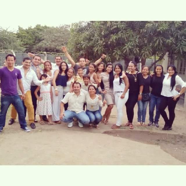 ANDREAMAESTRE10's tweet photo. #Primos Dios nos de mucha salud para estae siempre asi #reunidos #enfamilia y eso faltaron más..😘😍👭👬✌ https://t.co/vxIM1LXPBR