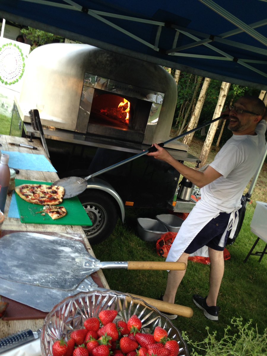HampshireFare's tweet photo. Hot hot hot! It's all fire and flavour @FirePizzas https://t.co/rGxqiwdA6A
