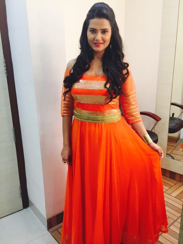 Kristika Sengar,Zee Gold Awards 2016,Gold Awards 2016,Gold Awards,image,picture,pic,photo,Kasam Tere Pyaar Ki