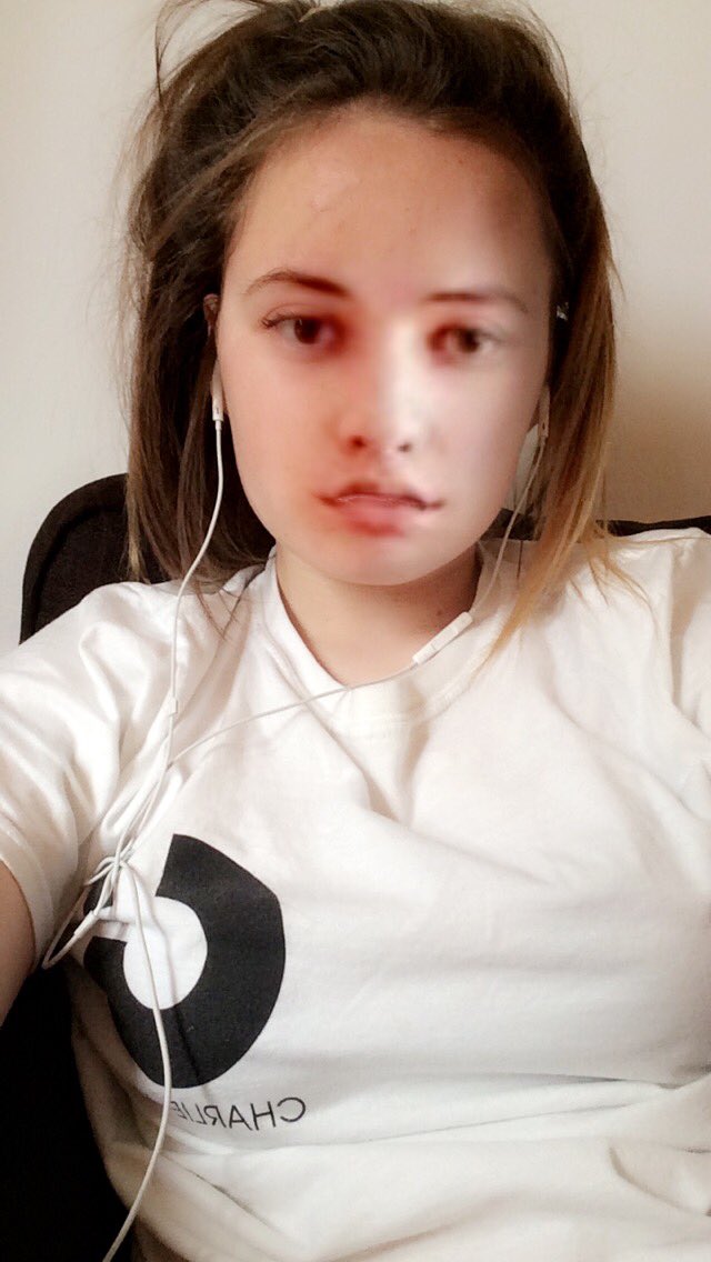 Ellierose2000_x's tweet image. WHEN U FACE SWAP WITH @camerondallas 😂😂😂