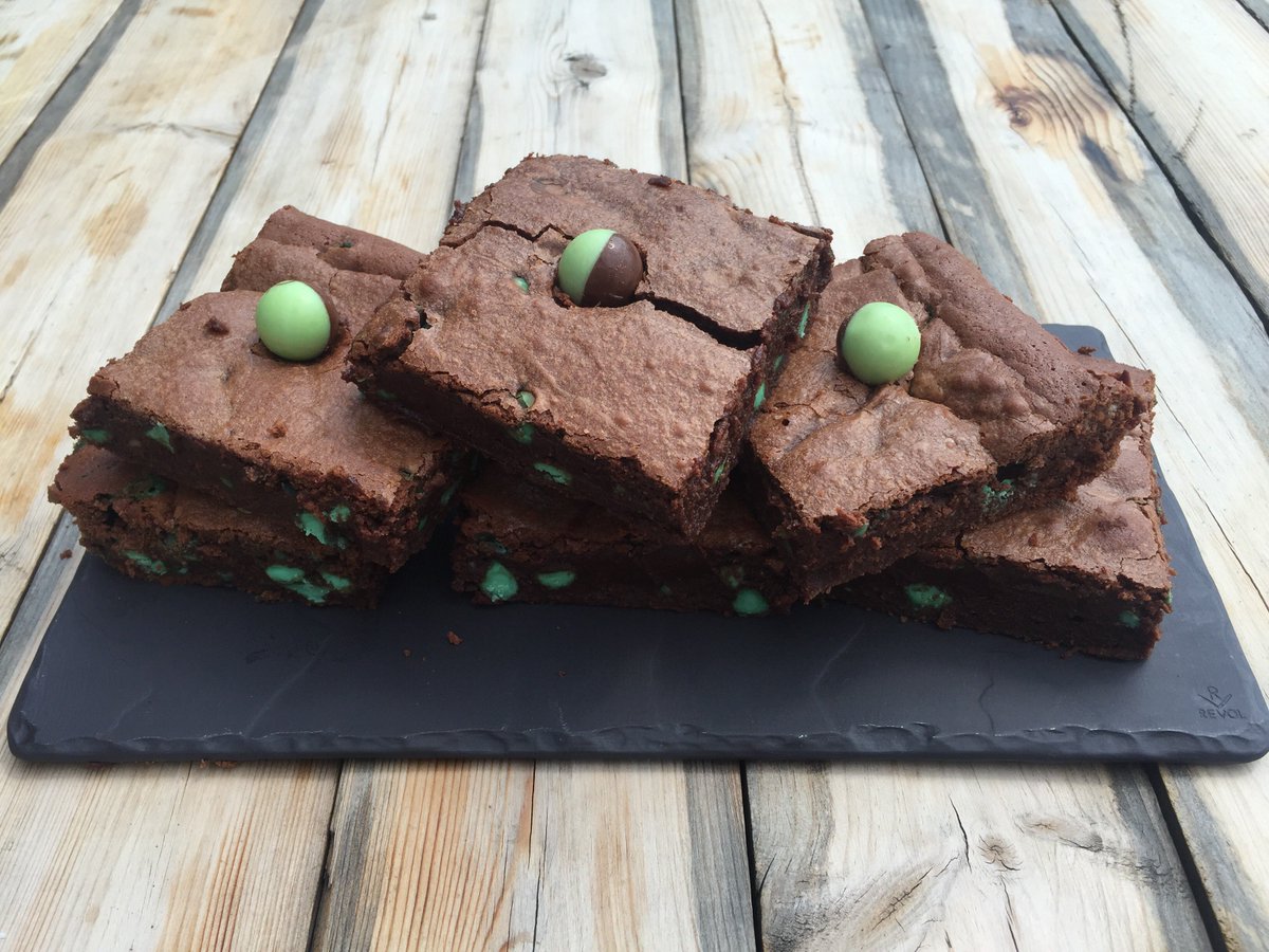 cakesthediff's tweet photo. Mint brownie! #cakesthedifference #mintbrownie #cakes #brownie #itsback https://t.co/tPRDrx13Bo