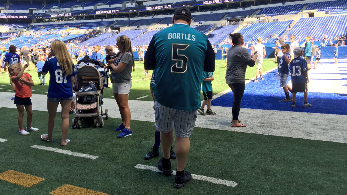 Colts's tweet photo. You lost, bro? #ColtsMiniCamp https://t.co/jxk3mowCmA