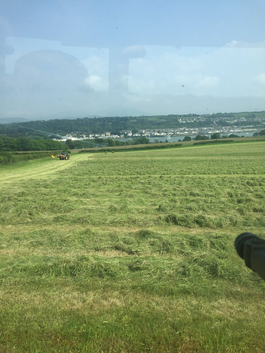 1GarethWynJones's tweet photo. @FarmPhotosUK @FarmsOfTheWorld @sunkfarmer #CabViewWednesday https://t.co/F5BNCEJuHm