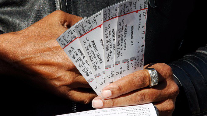 itvnews's tweet image. Free tickets for Muhammad Ali's memorial service run out in less than an hour itv.com/news/2016-06-0…