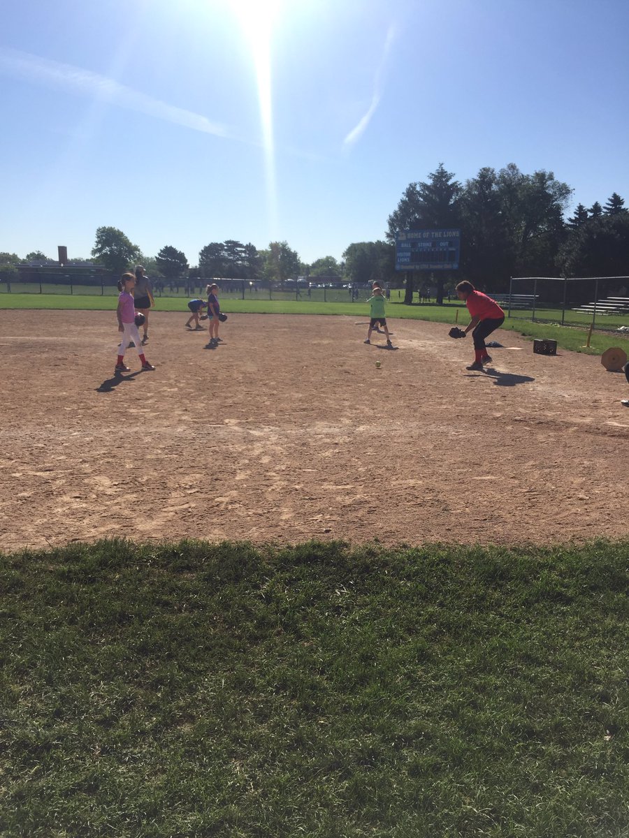 LT Softball tweet media