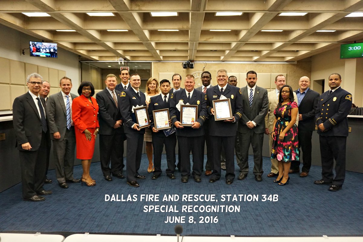 DallasFireRes_q's tweet photo. @DallasFireRes_q #DFRSH2O #Sta34 being recognized for saving 7 from the Trinity. Thank you @CityOfDallas #CMCallahan https://t.co/pkRLfMEiJt