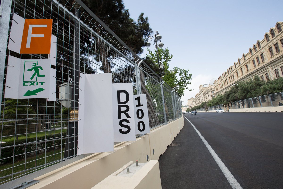 BakuCityCircuit's tweet photo. #F1Geeks DRS Zones of Baku City Circuit: 730m on approach of Turn 1, 630m on approach of Turn 3 #F1Baku #EuropeGP https://t.co/xuAc4pQkFw