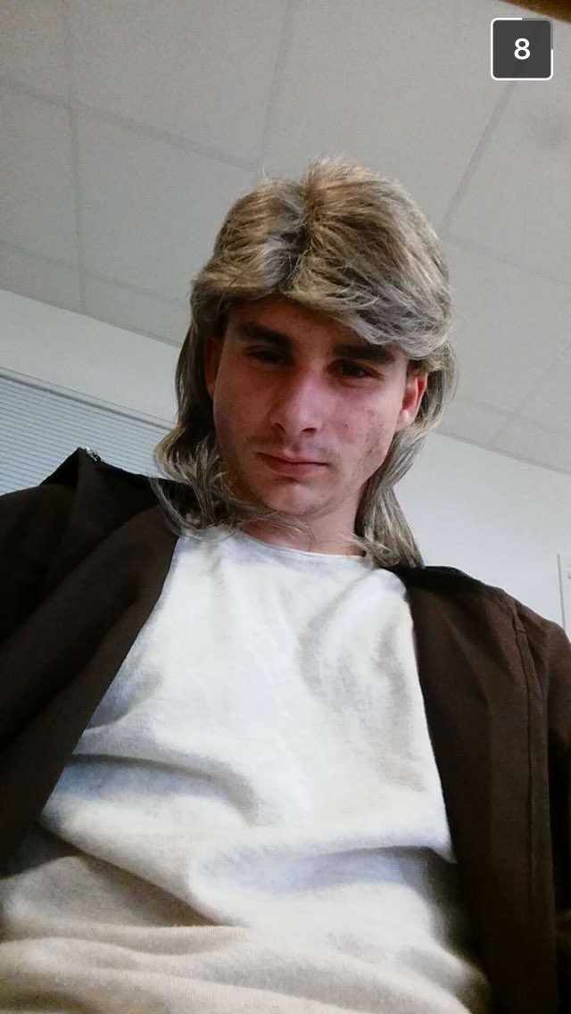 samcley's tweet photo. Moi dans 20ans qd je serais encore entrain d'essayer d'avoir le bac https://t.co/dmTexpWHwS
