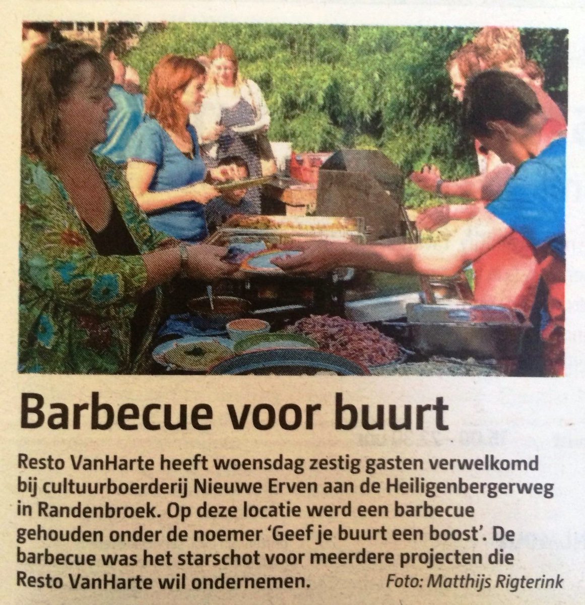 MRigterink's tweet photo. In de krant! #BuurtBoost @RestoAmersfoort @NieuweErven #BBQ #GeefJeBuurtEenBoost! Verslag: https://t.co/kxeDUXG8E3 https://t.co/KcP1AZklxN