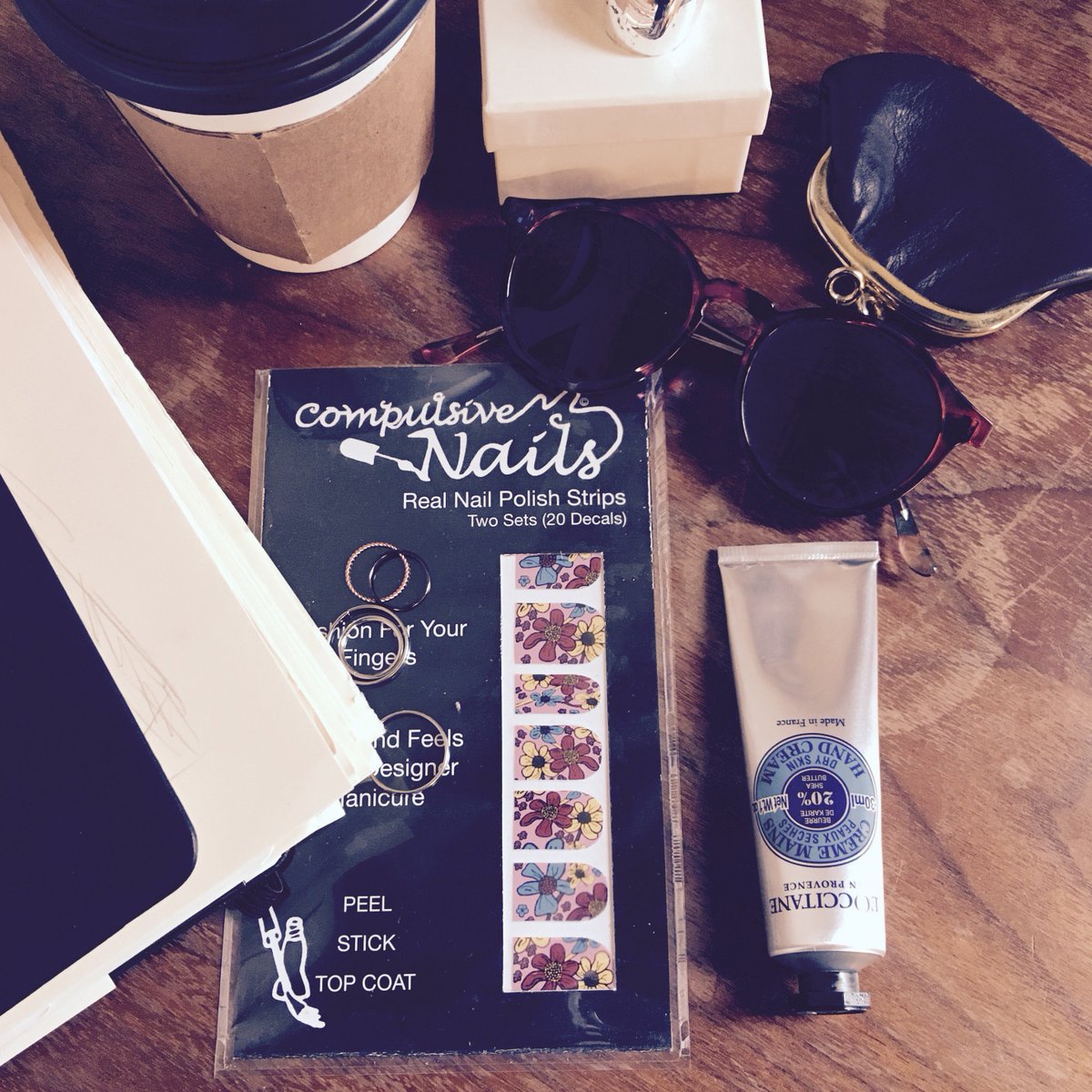 CompulsiveNails's tweet image. 🌼#Flower #Beauty🌼#DIY! Make your #nails last up to 10days thanks to our nail wraps certified 100% vegan #nailpolish!