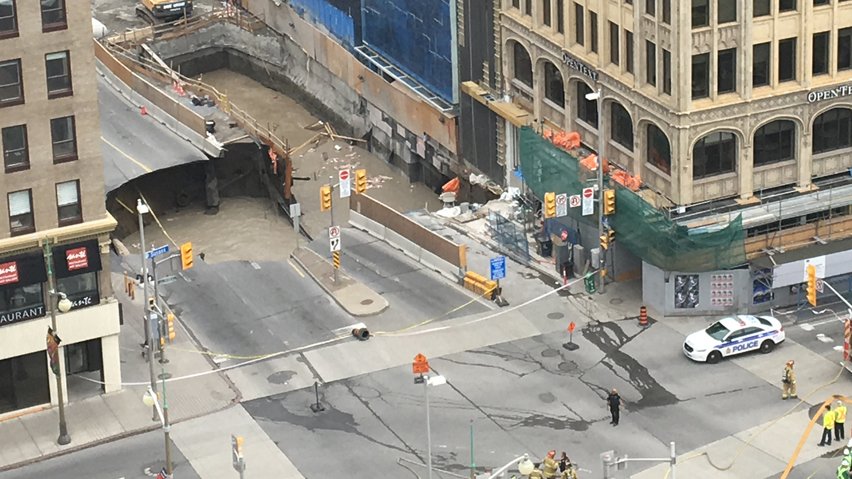 CBCOttawa's tweet photo. The Shaw Centre now evacuated due to this giant sinkhole. Check out the latest: https://t.co/HMM6TxI4fI #ottnews https://t.co/HCZFNamdxW